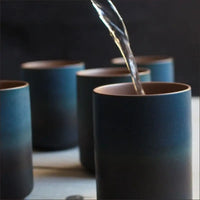 Tasse à café de forme originale en gré texturé